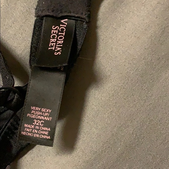 Victoria’s Secret Bra - Picture 3 of 5